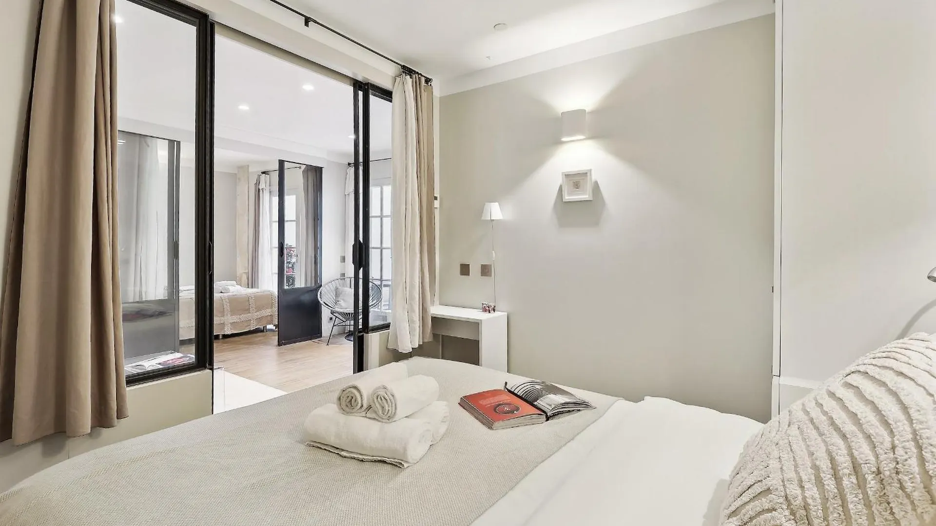 Le Marais & Place Des Vosges - Cityapartmentstay Paris